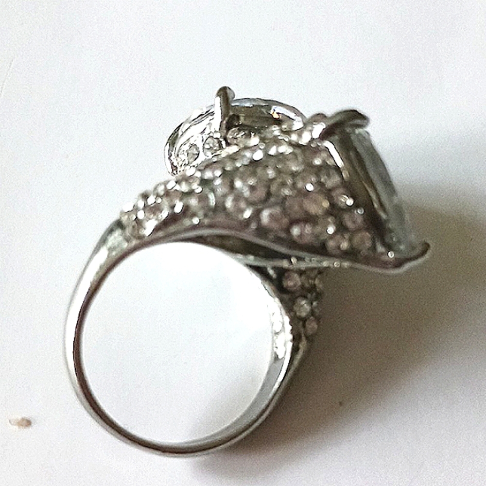 UNIQUE ROUND/OVAL RING SIZE 8 - Picture 2 of 7